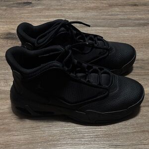 Youth Jordan max aura 4 Size 7Y